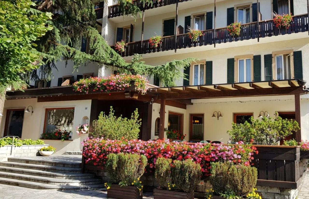 Hotel Pinzolo-Dolomiti Exterior photo