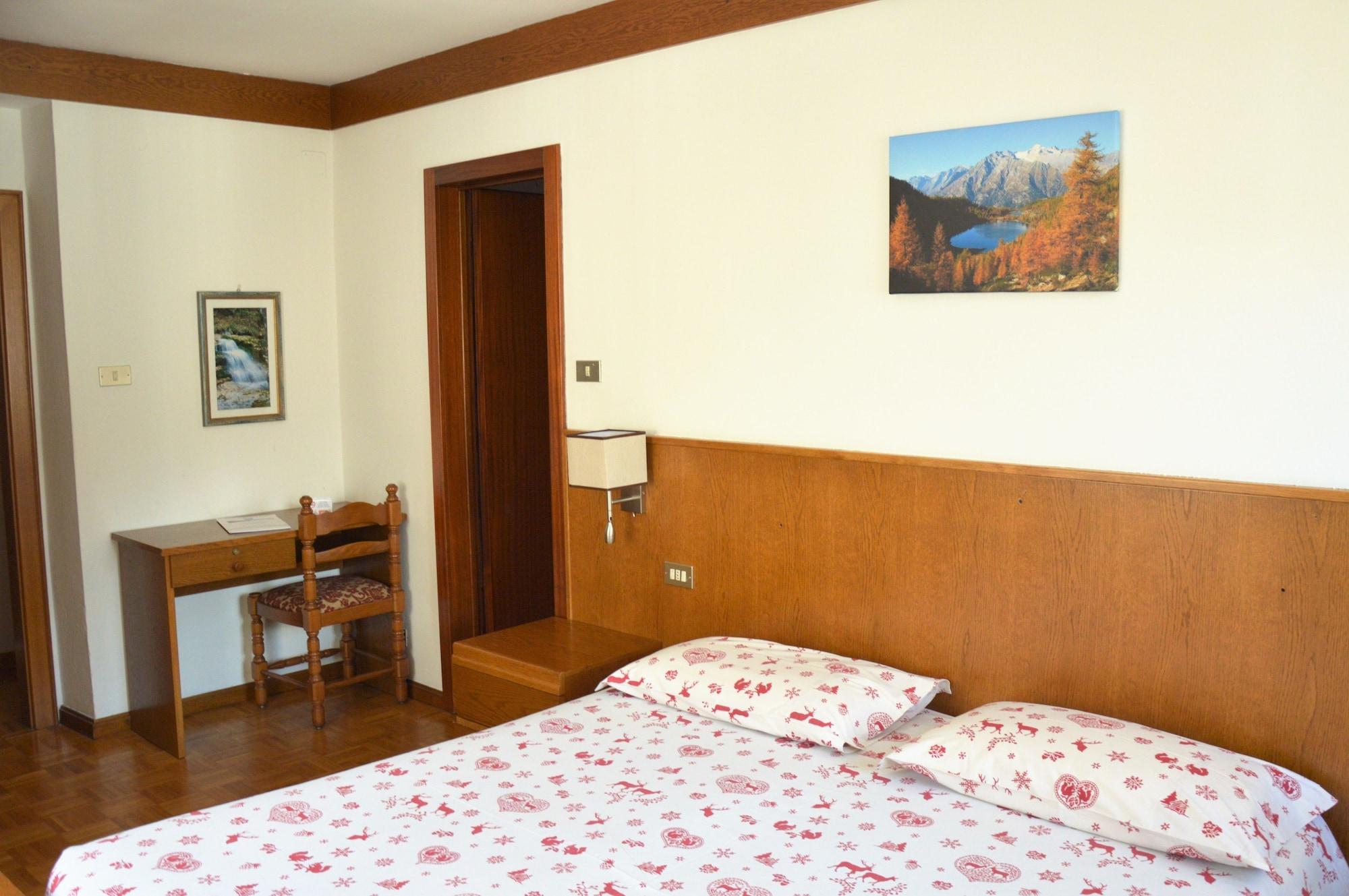 Hotel Pinzolo-Dolomiti Exterior photo