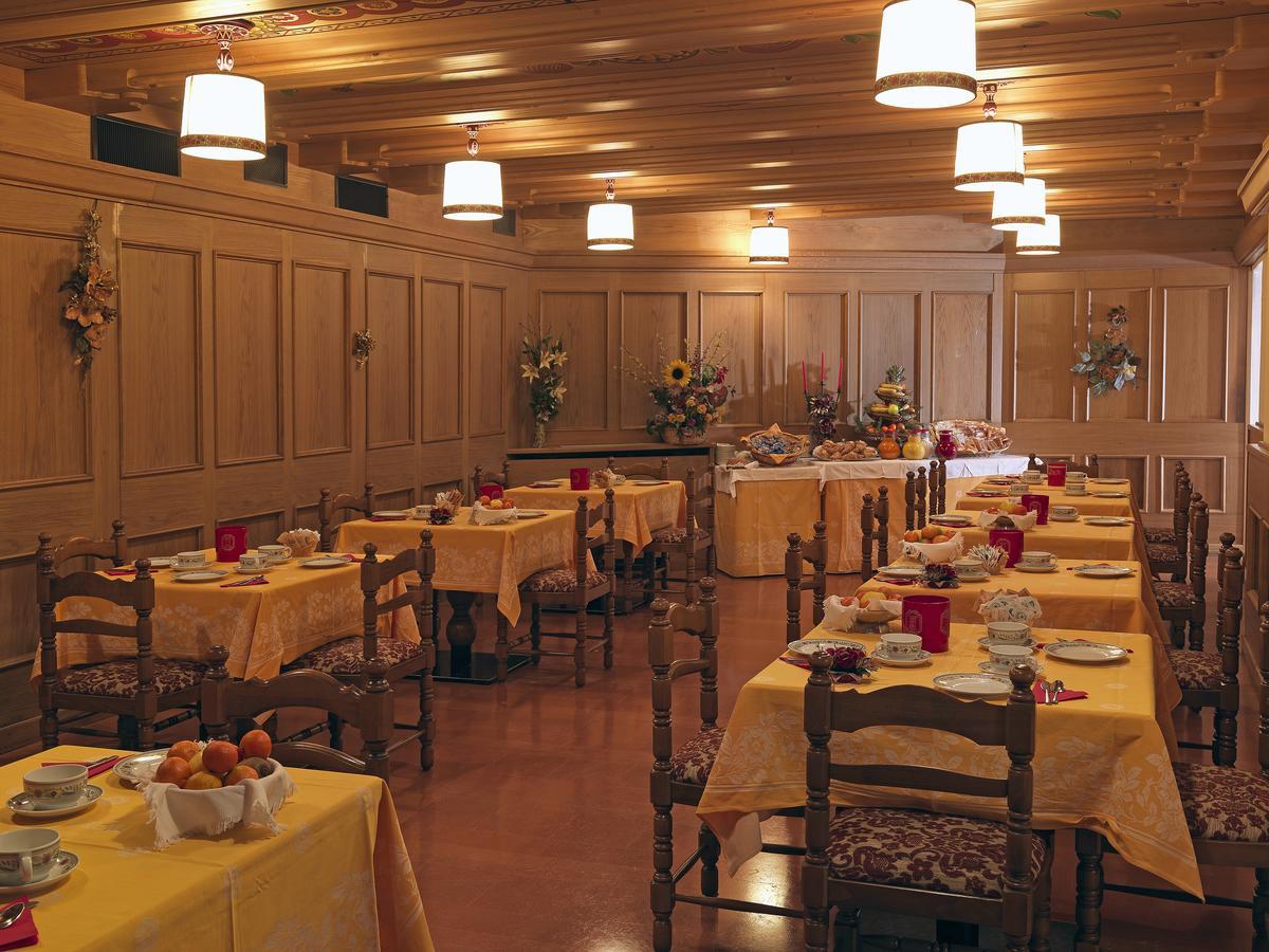Hotel Pinzolo-Dolomiti Exterior photo